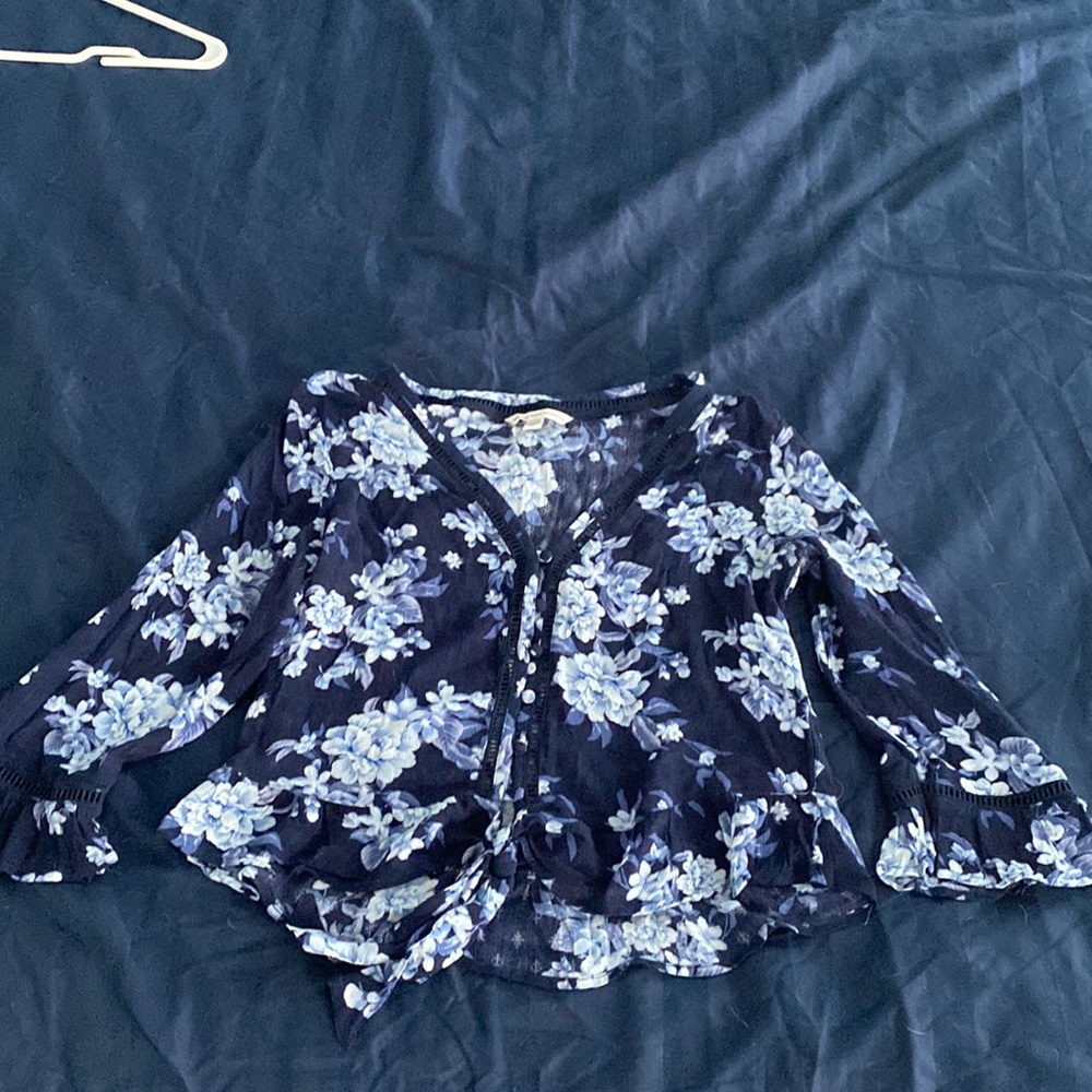 Blue floral top